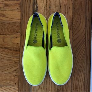 Neon yellow limited edition Rothy’s sneakers 🎾